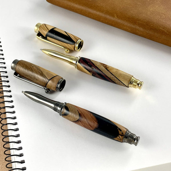 Deux rollers doré et gris en bois précieux et résine noire. Stylos Déclinaisons.