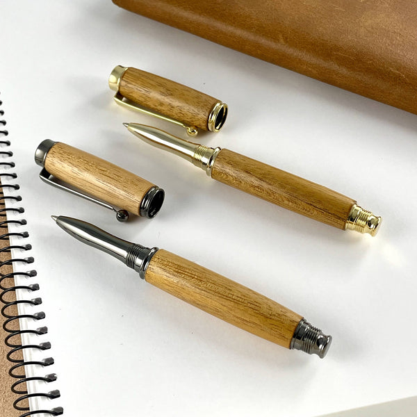 Deux rollers doré et gris en bois d'acajou. Stylos Déclinaisons.