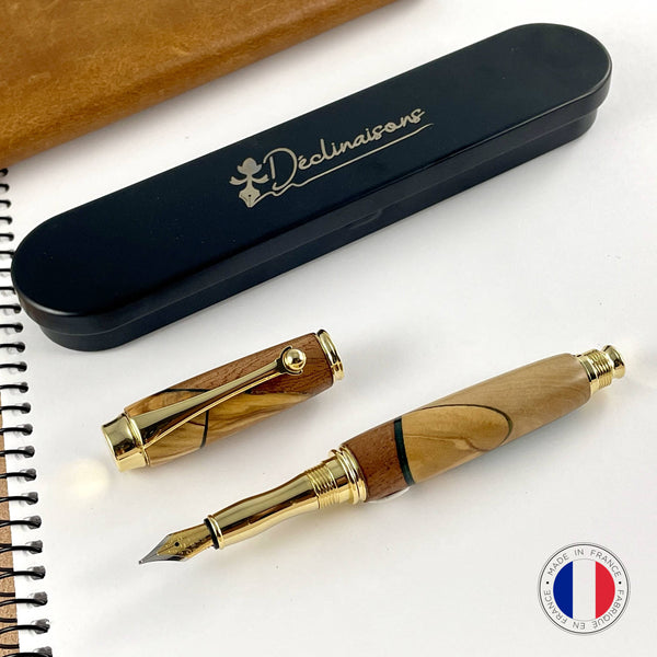Stylo plume en bois précieux et résine verte, fabriqué main en France. Personnalisé avec gravure. Stylo Déclinaisons.