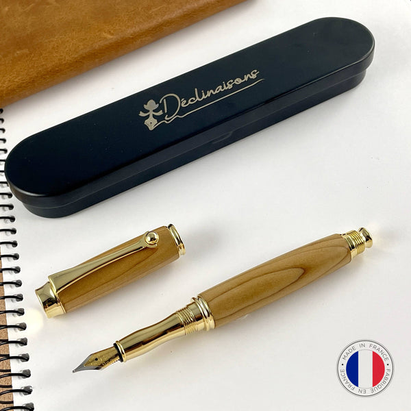 Stylo plume en bois de Cèdre de France, fabriqué main en France. Personnalisé avec gravure. Stylo Déclinaisons.