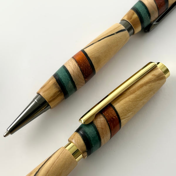 Stylo Bille Bois Tricolore drapeau Italien. Personnalisé avec gravure. Livré avec boîte cadeau métal.