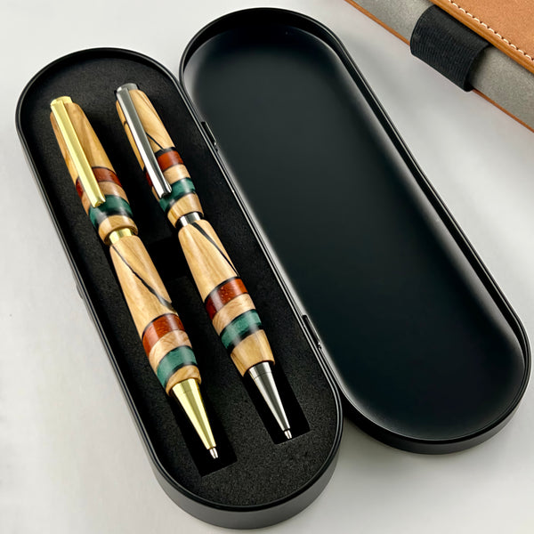Parure 2 Stylos Bois Tricolore Drapeau Italien. Personnalisé avec gravure. Livré avec boîte cadeau métal.