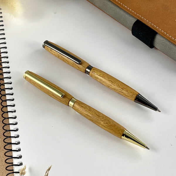 Deux stylos acajou doré et gris. Stylos Déclinaisons