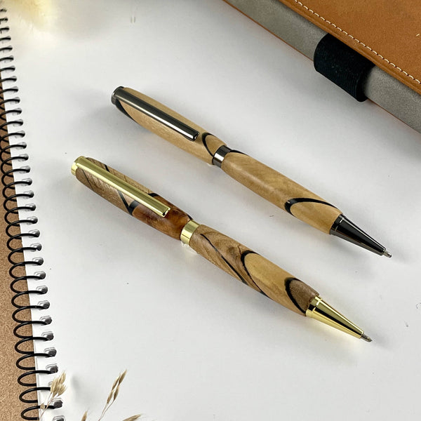Deux stylos doré et gris en bois précieux et résine époxy noire. Stylos Déclinaisons